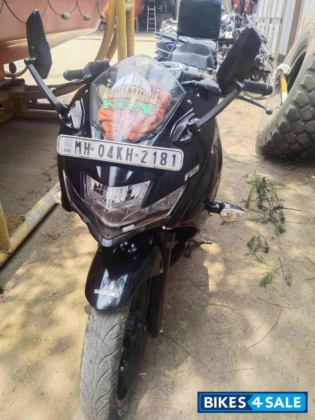 Black Suzuki Gixxer SF