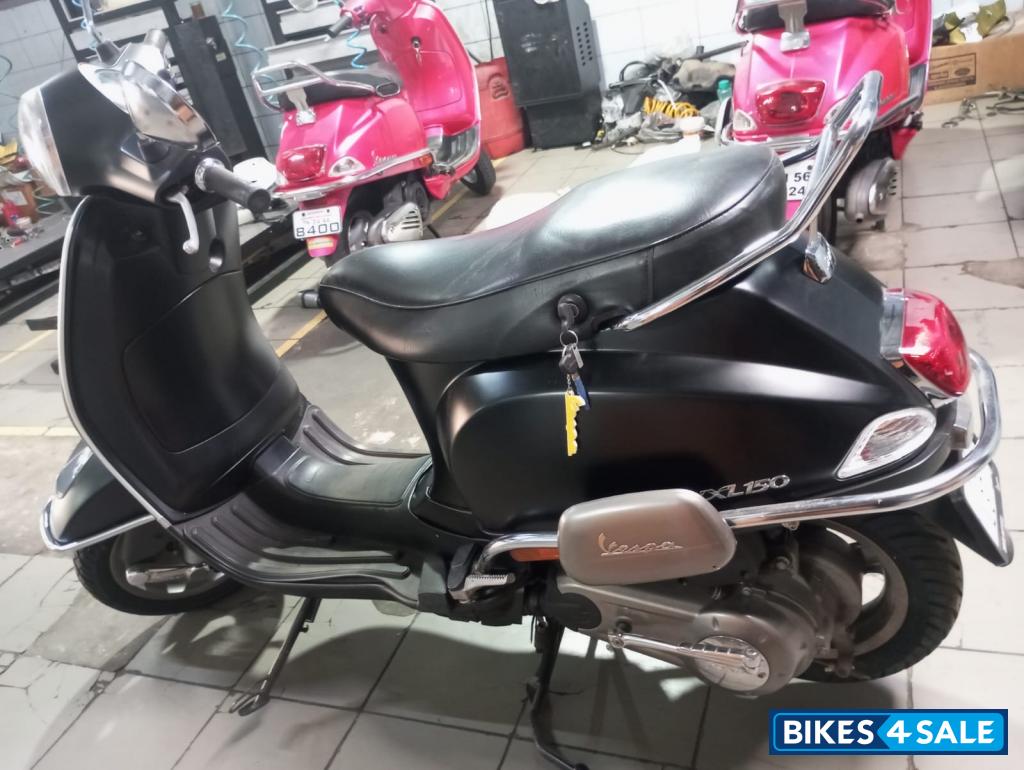 Black Vespa VXL 150