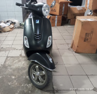 Black Vespa VXL 150