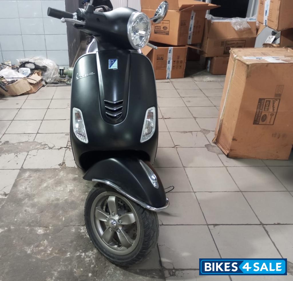 Black Vespa VXL 150
