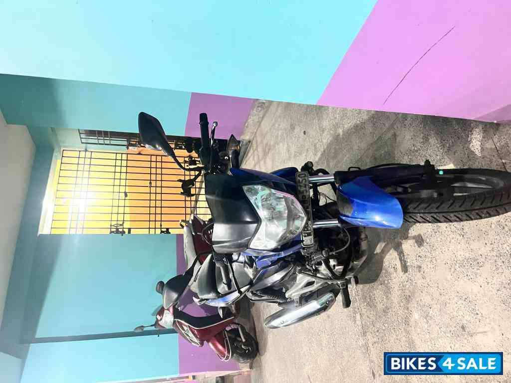 Blue Bajaj Pulsar 135LS