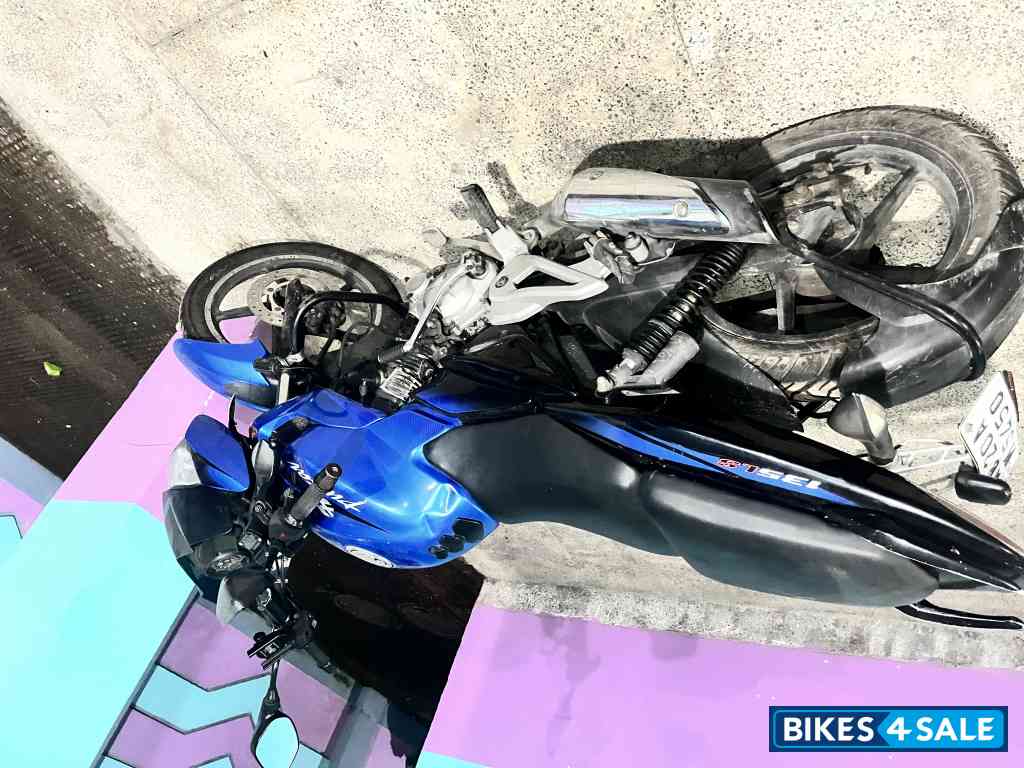 Blue Bajaj Pulsar 135LS