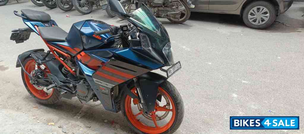 Blue KTM RC 200 2024