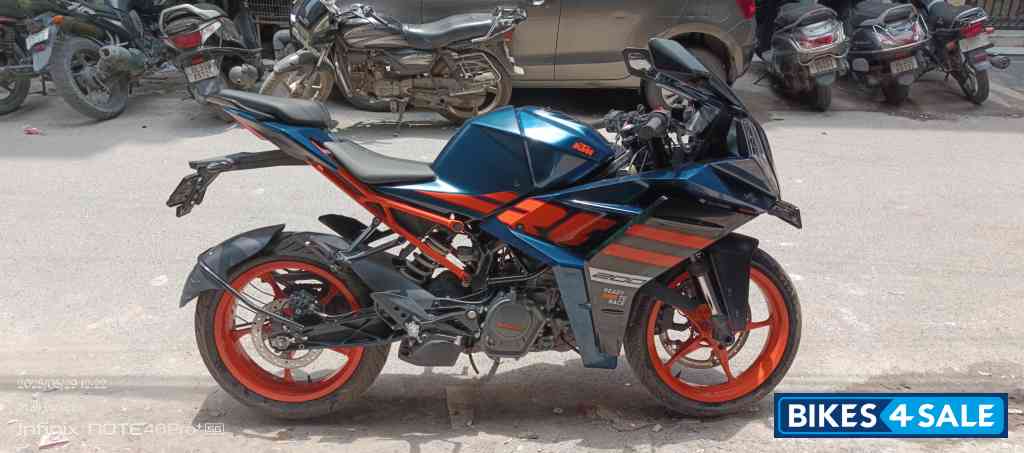 Blue KTM RC 200 2024