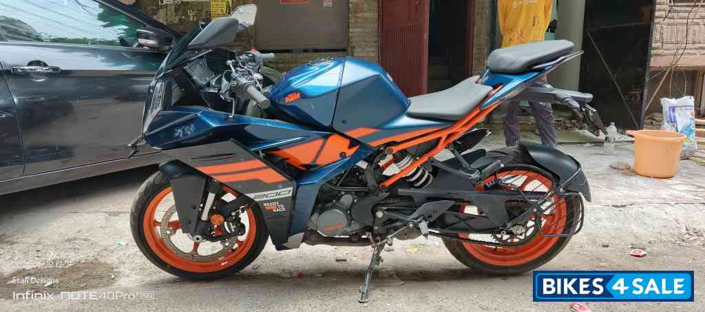 Blue KTM RC 200 2024