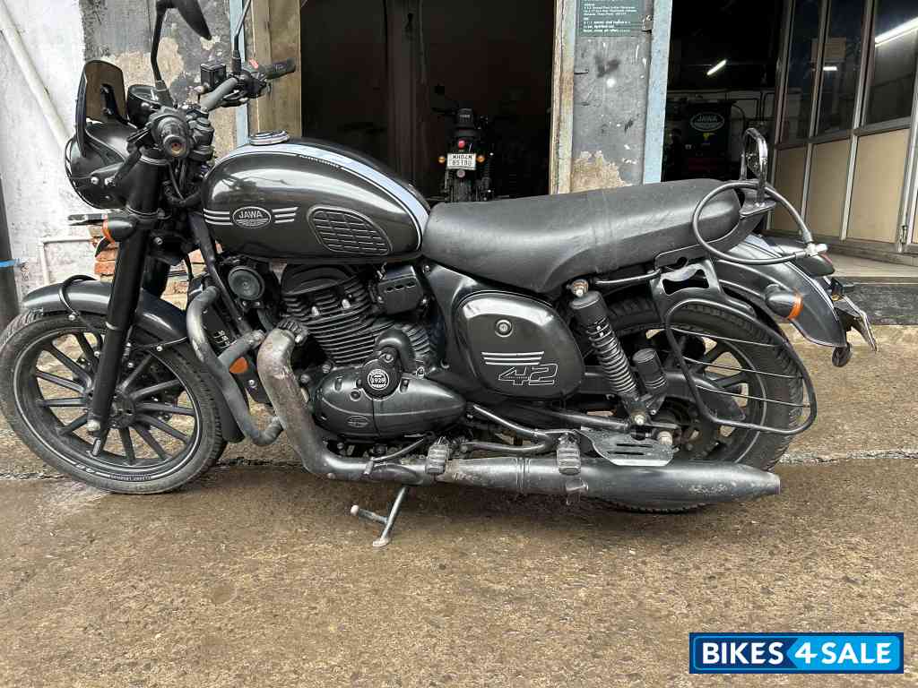 Jawa 42 Dual Channel ABS AllStar Black