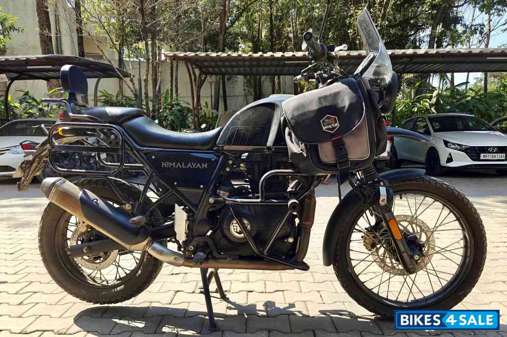 Granite Black Royal Enfield Himalayan BS VI