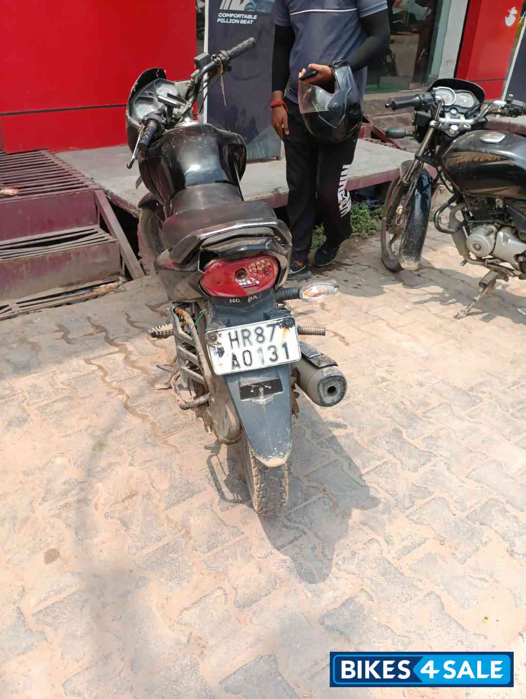 Black Honda Livo 110