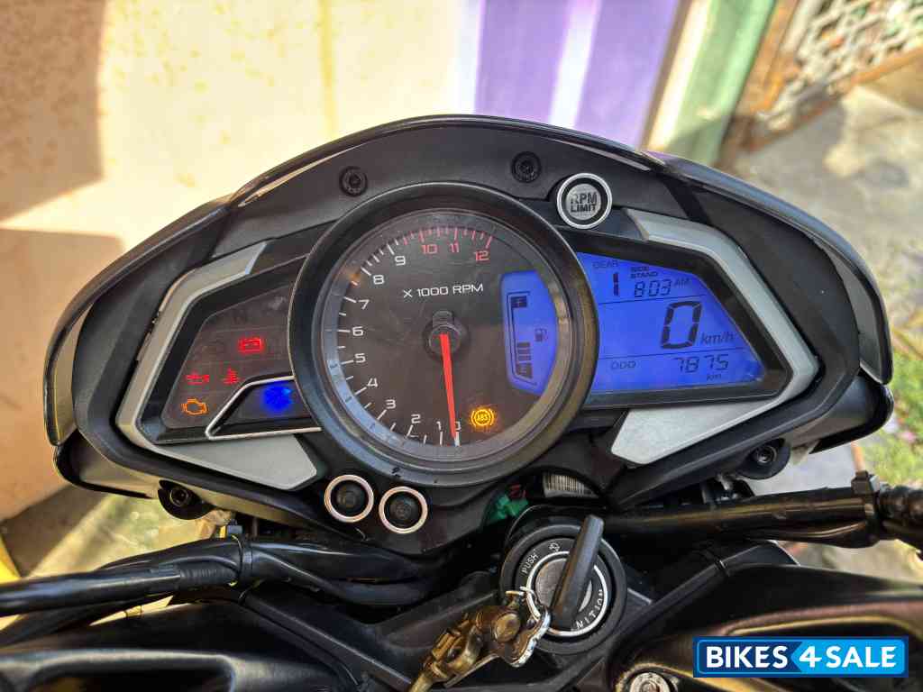Glossy Ebony Black Bajaj Pulsar NS 200 BS6
