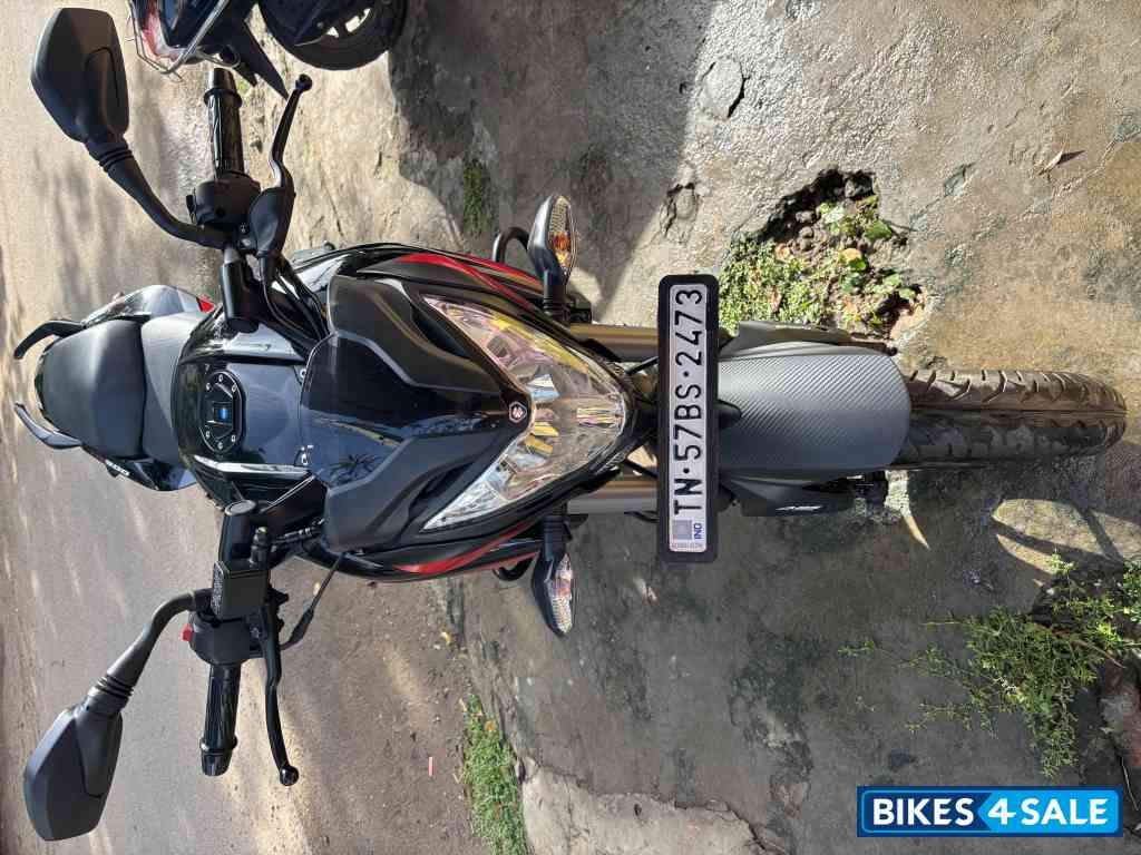 Glossy Ebony Black Bajaj Pulsar NS 200 BS6