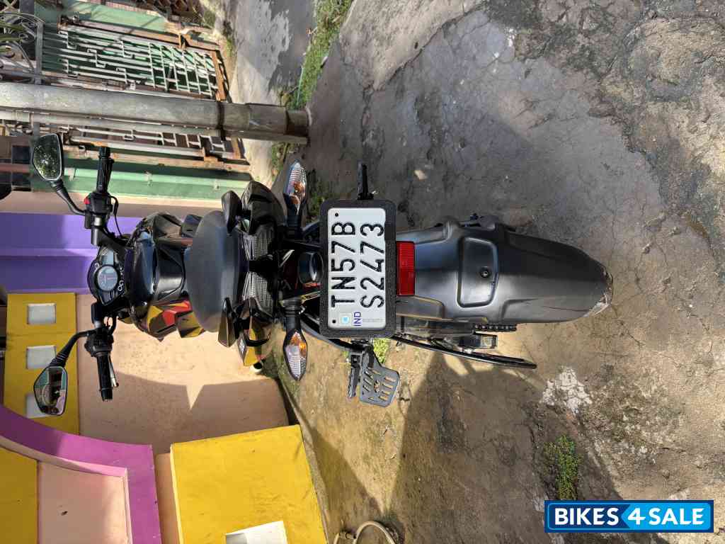 Glossy Ebony Black Bajaj Pulsar NS 200 BS6