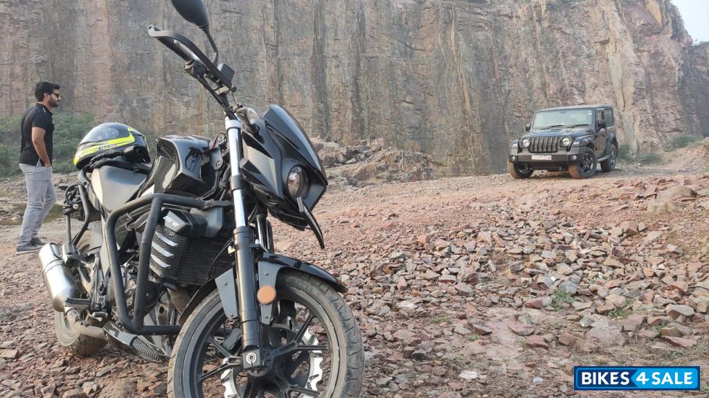 Mahindra Mojo 300 ABS BS6