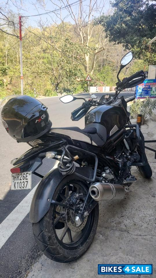 Mahindra Mojo 300 ABS BS6