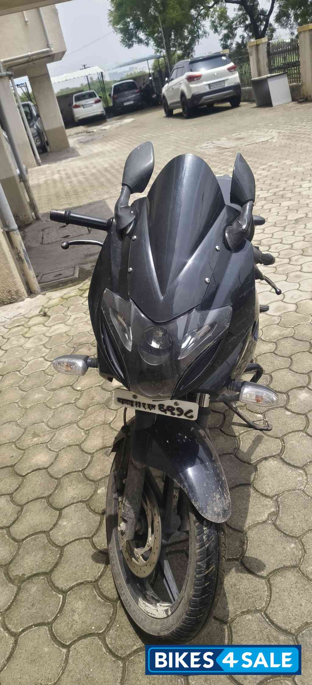 Bajaj Pulsar 220F
