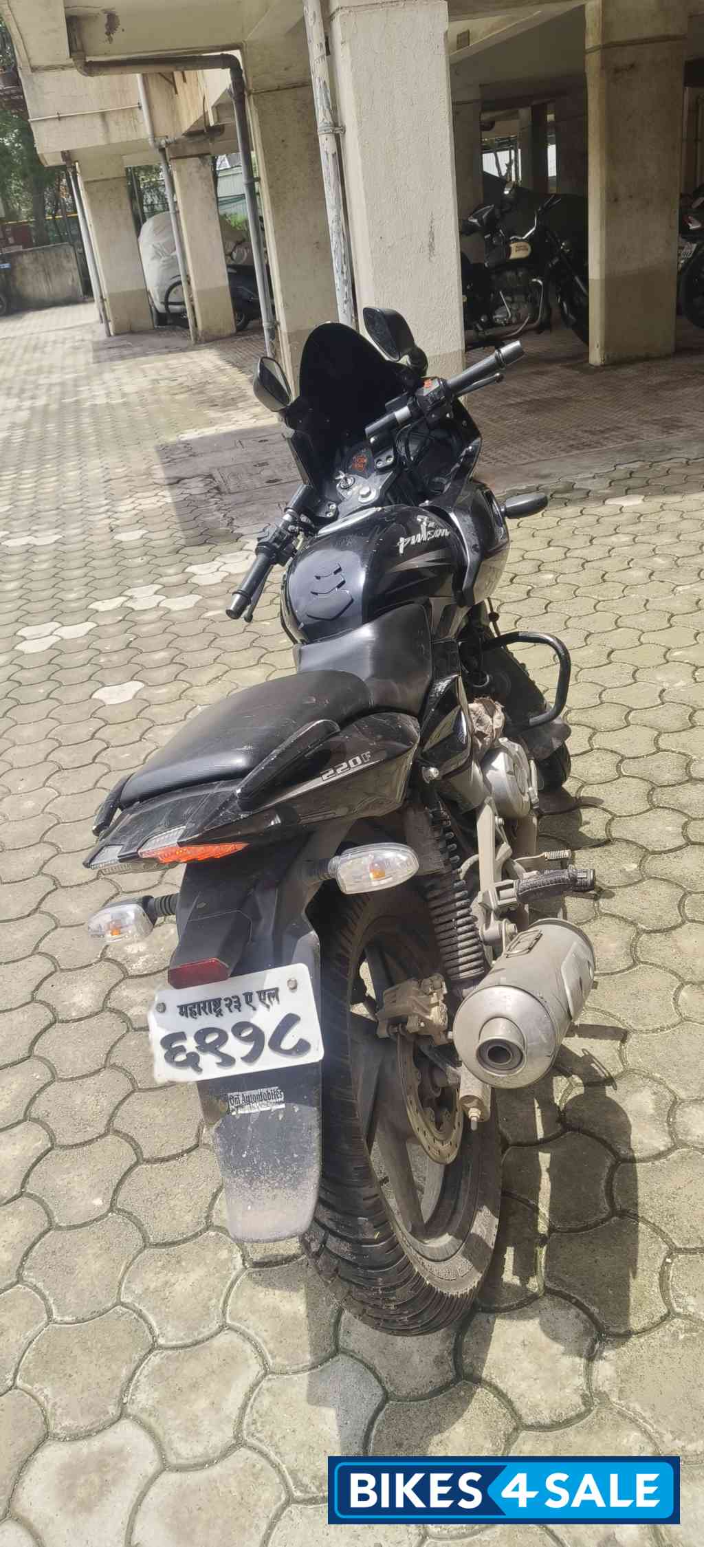 Bajaj Pulsar 220F