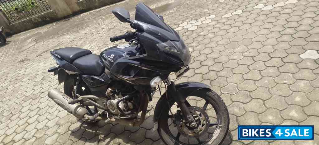 Bajaj Pulsar 220F