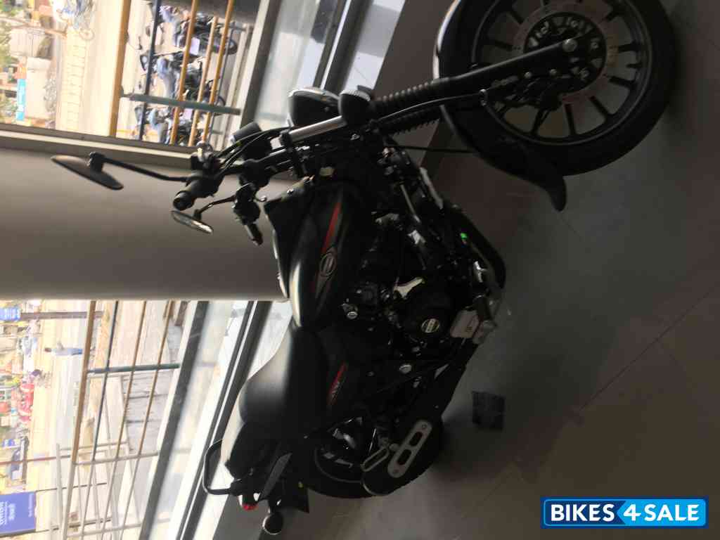 Black Bajaj Avenger Street 220