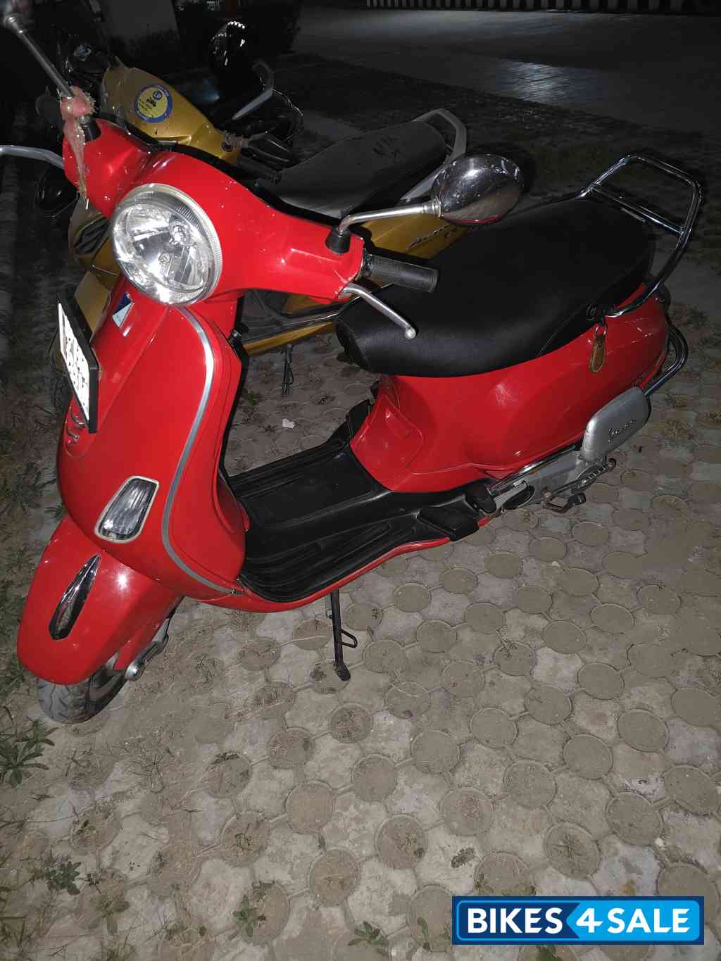 Dragon Red Vespa LX 125