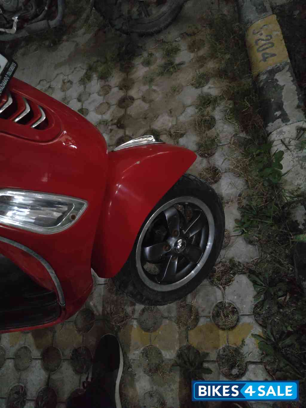Dragon Red Vespa LX 125