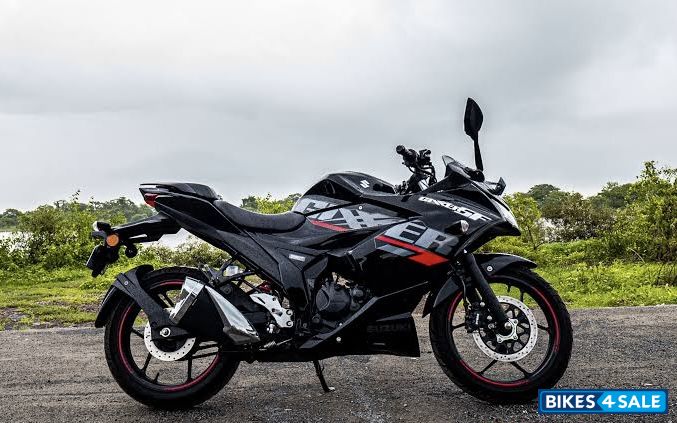 Black Suzuki Gixxer SF