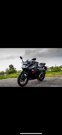 Black Suzuki Gixxer SF