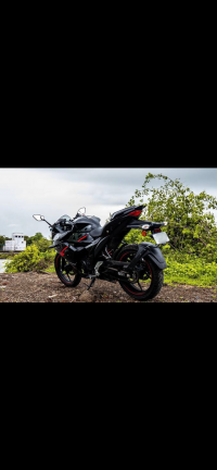 Black Suzuki Gixxer SF
