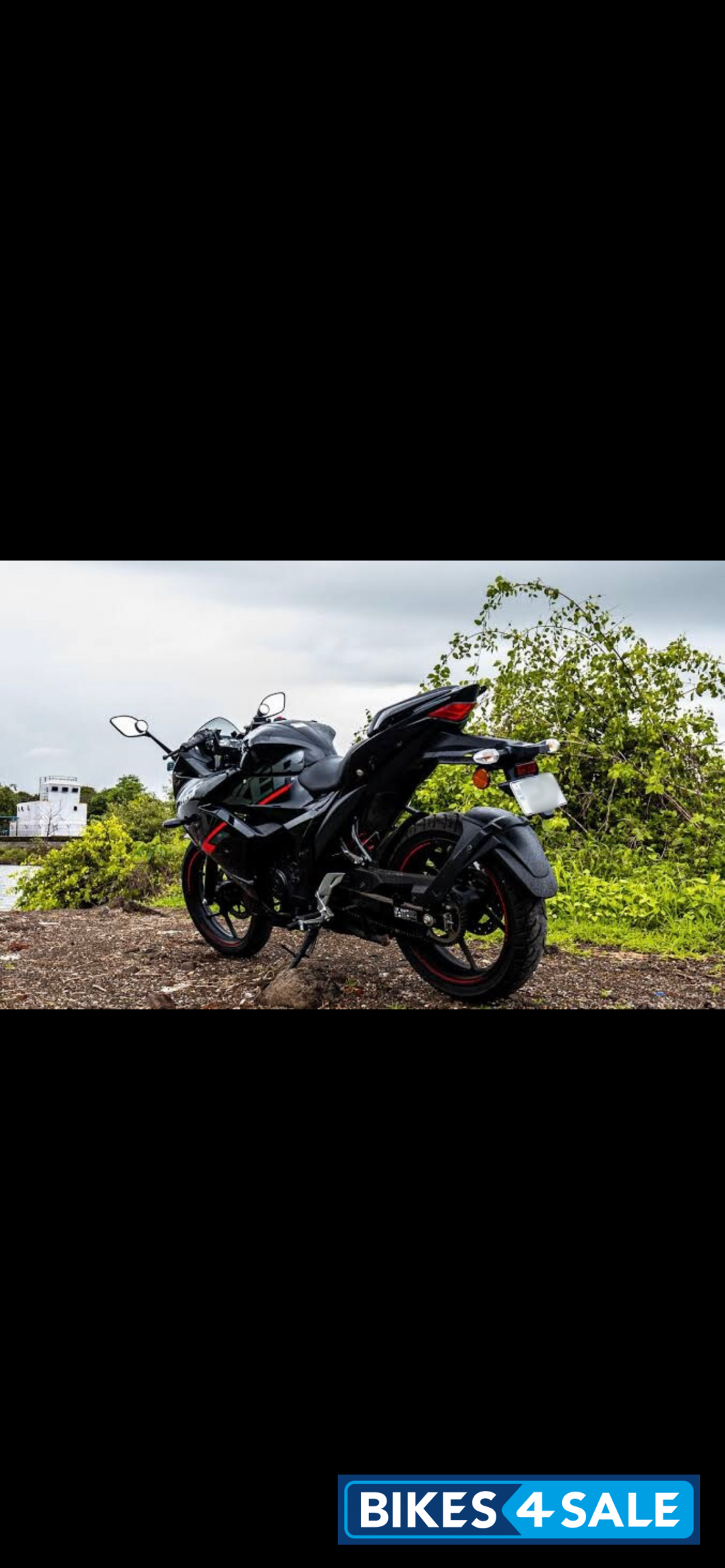 Black Suzuki Gixxer SF