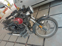 Red Benelli Imperiale 400 BS6