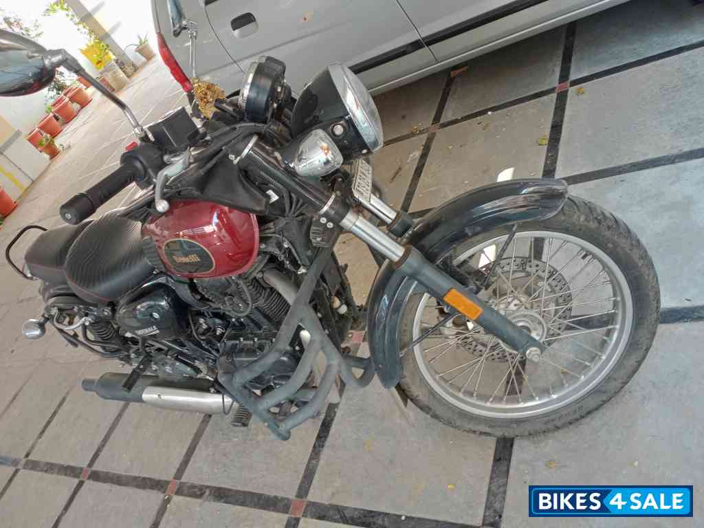 Red Benelli Imperiale 400 BS6