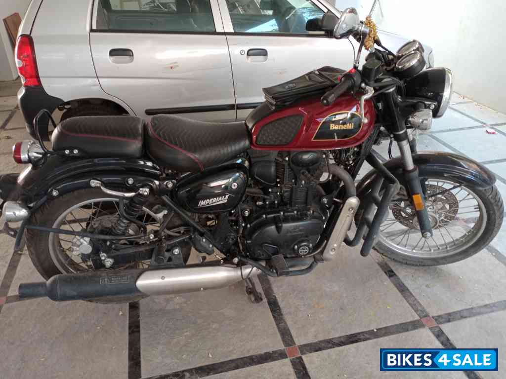 Red Benelli Imperiale 400 BS6