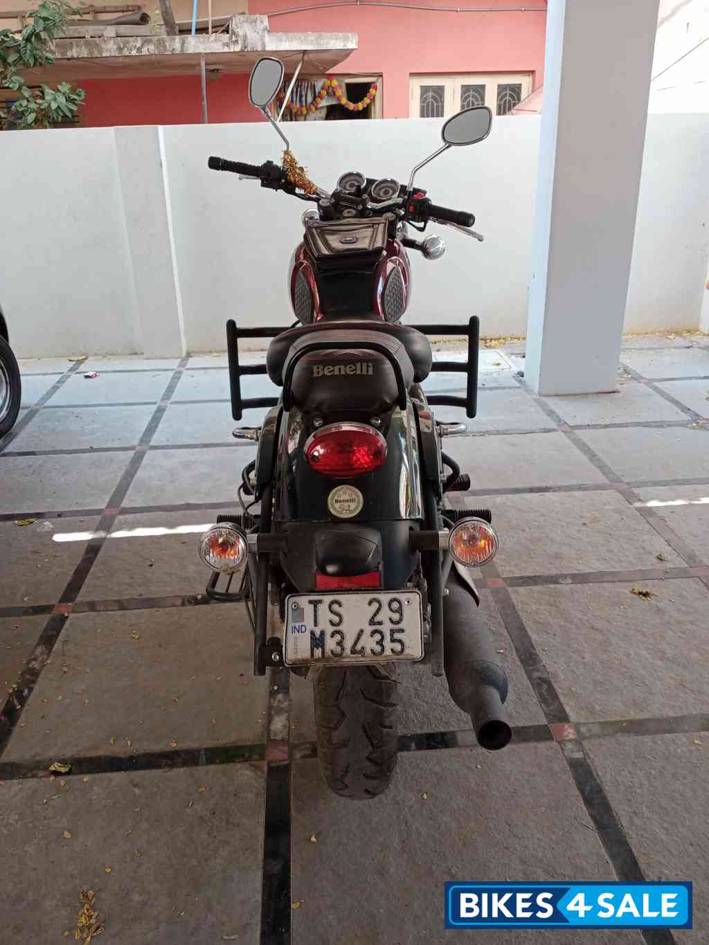 Red Benelli Imperiale 400 BS6