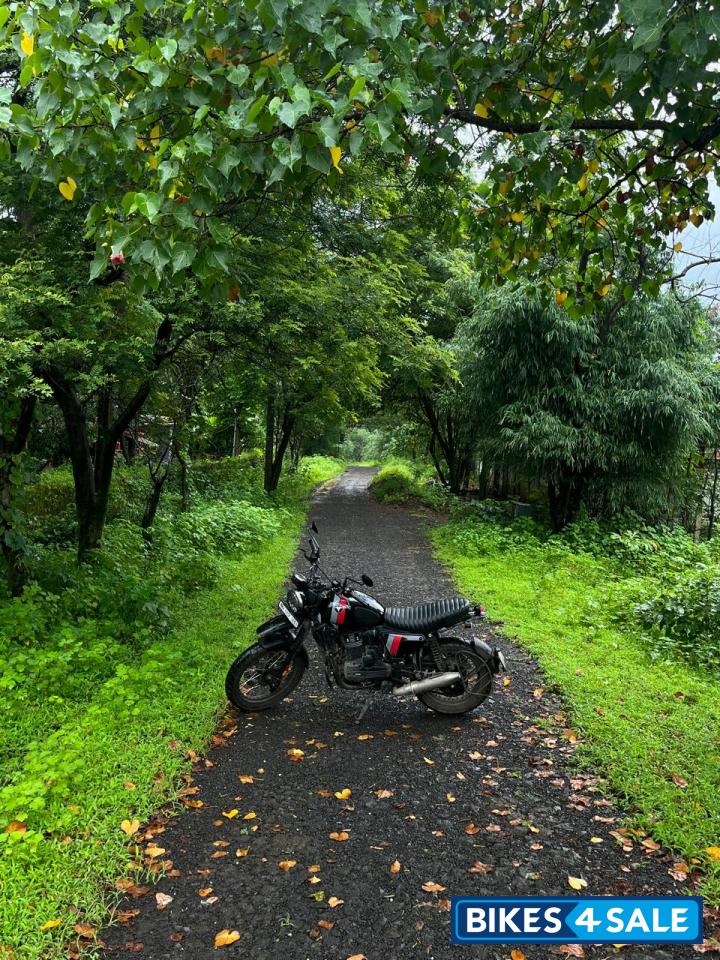Black & Red Yezdi Scrambler Dual Tone