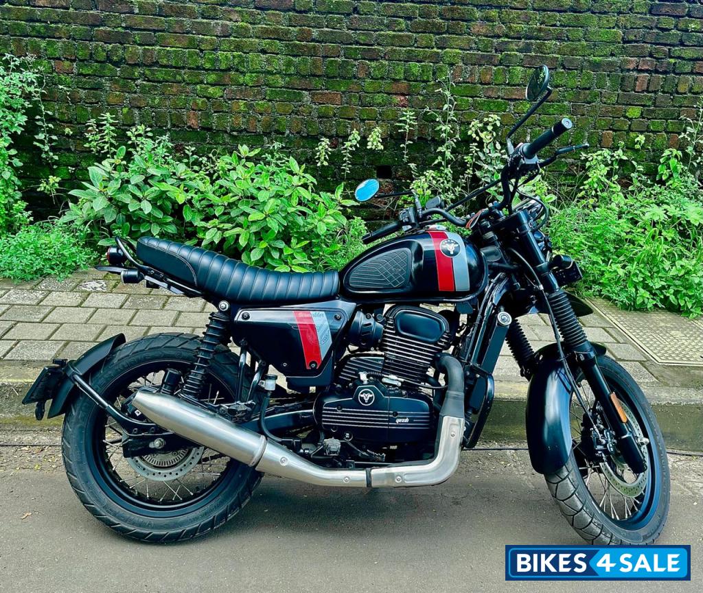 Black & Red Yezdi Scrambler Dual Tone