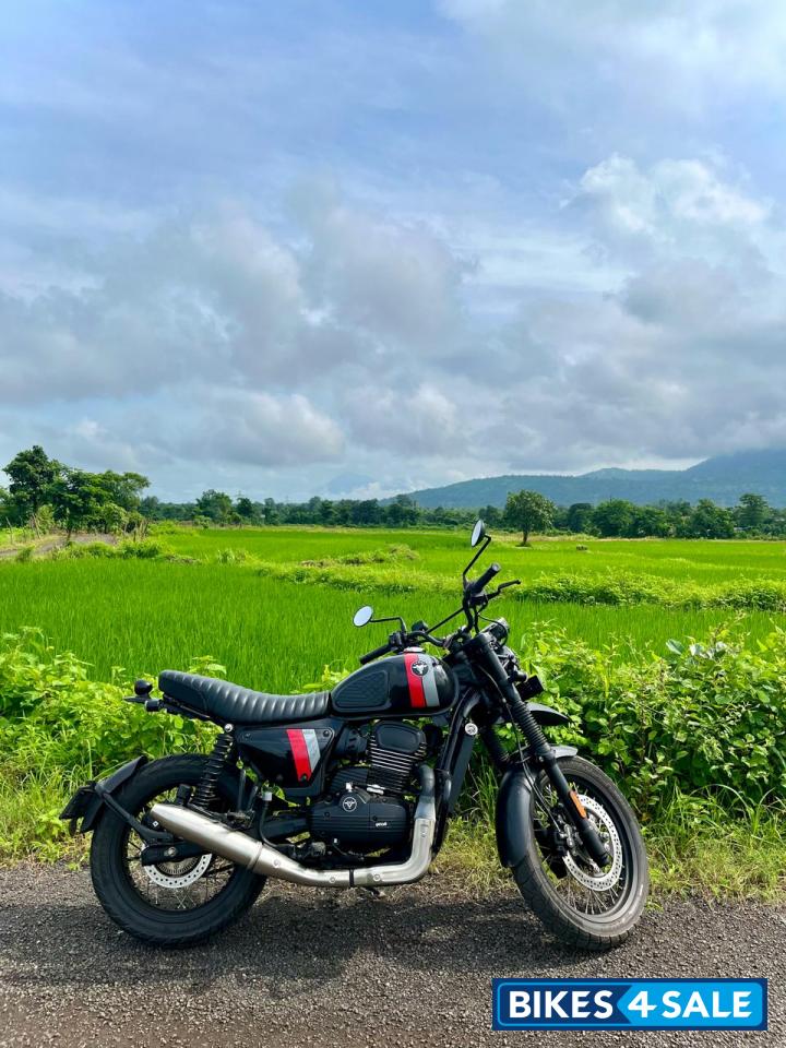 Black & Red Yezdi Scrambler Dual Tone