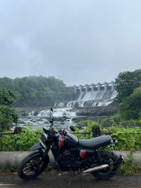 Black & Red Yezdi Scrambler Dual Tone