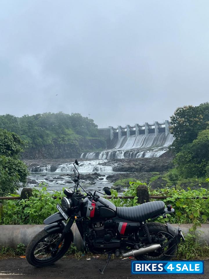 Black & Red Yezdi Scrambler Dual Tone