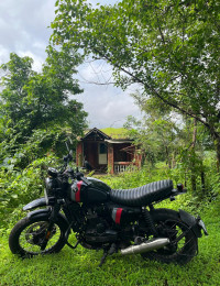 Black & Red Yezdi Scrambler Dual Tone