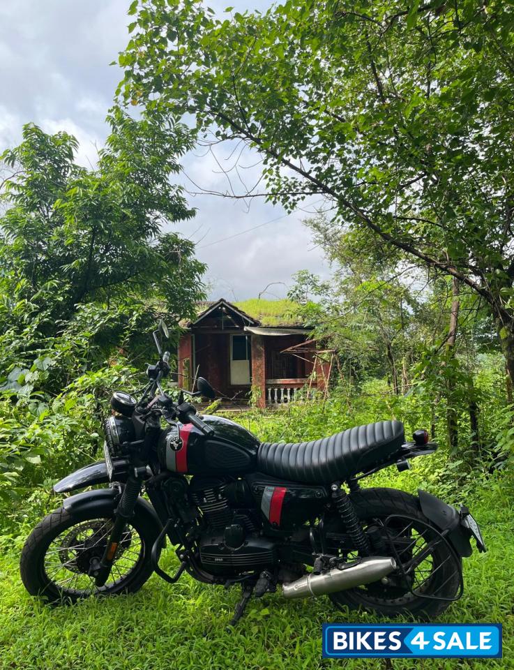 Black & Red Yezdi Scrambler Dual Tone