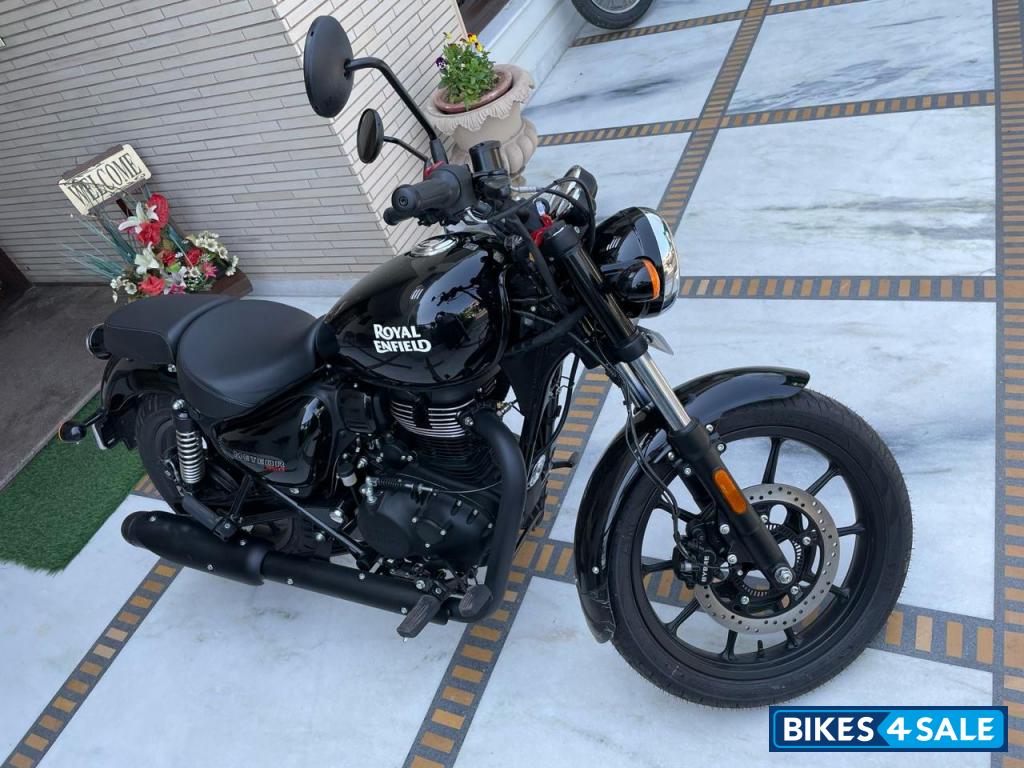 Fireball Black Royal Enfield Meteor 350 Fireball