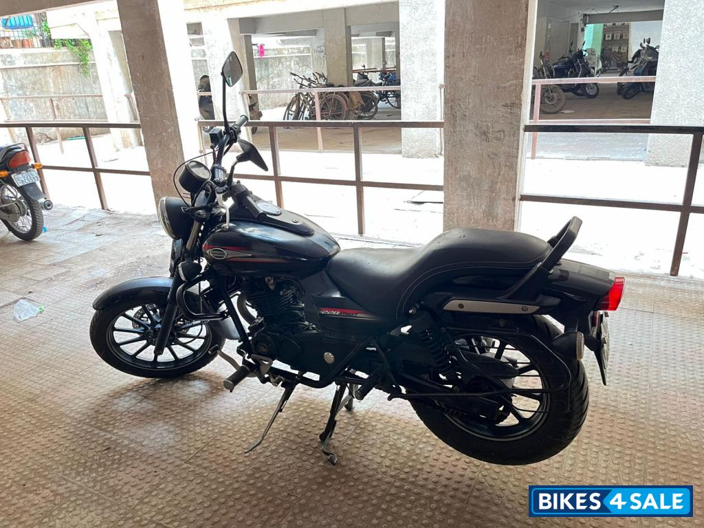 Bajaj Avenger 220 DTS-i