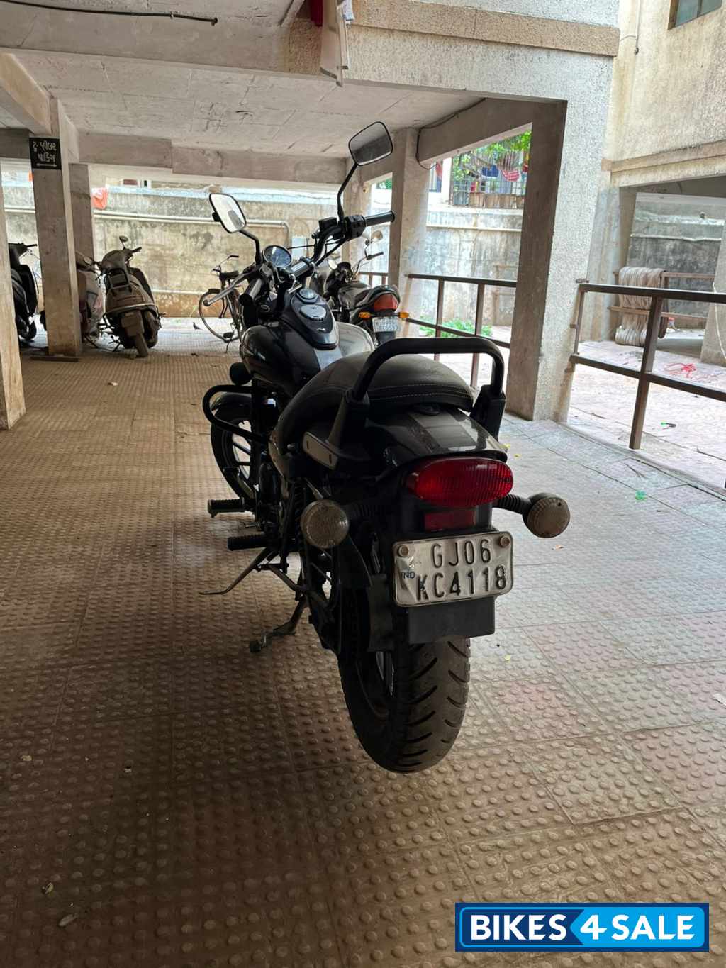 Bajaj Avenger 220 DTS-i
