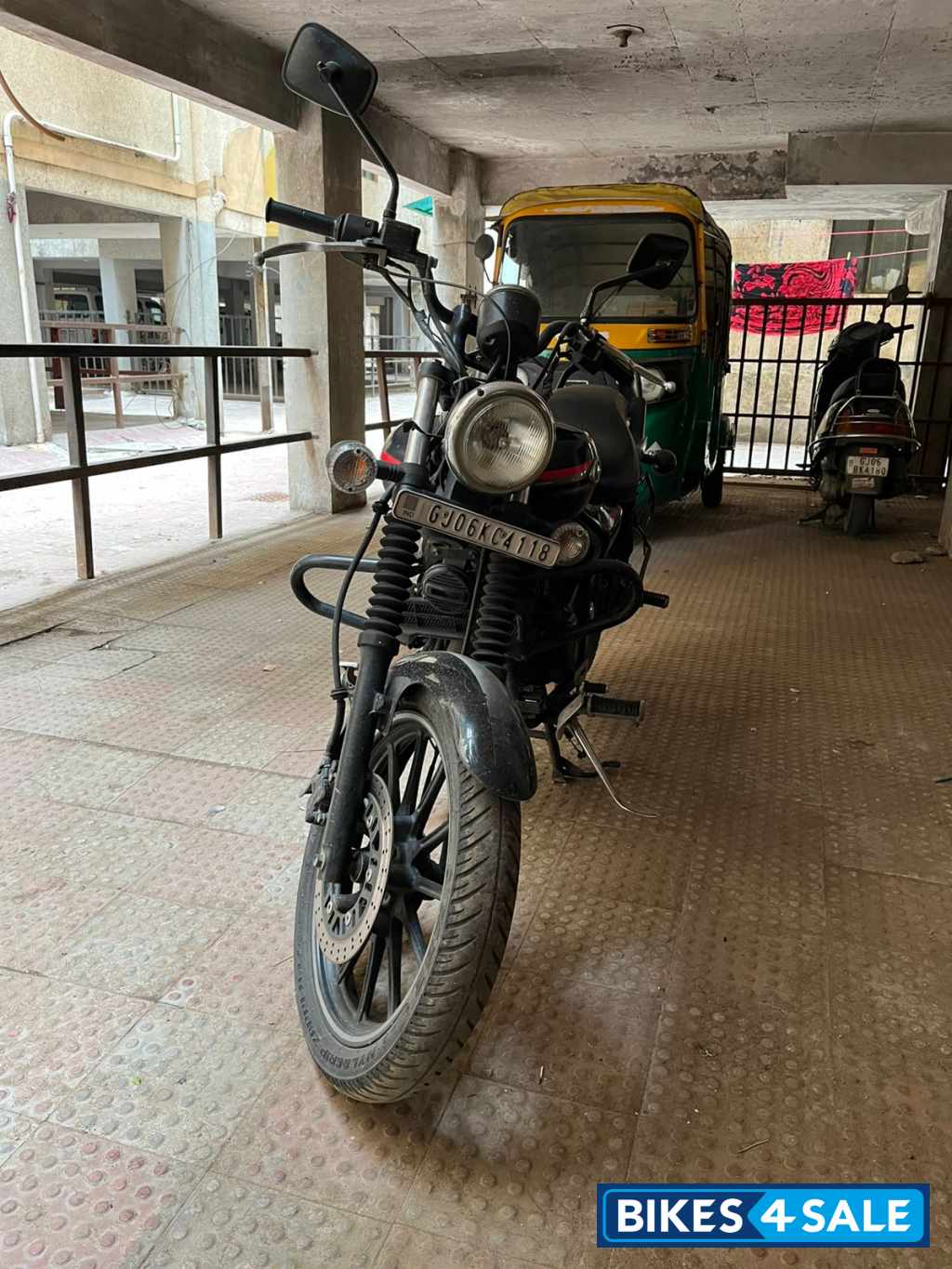Bajaj Avenger 220 DTS-i