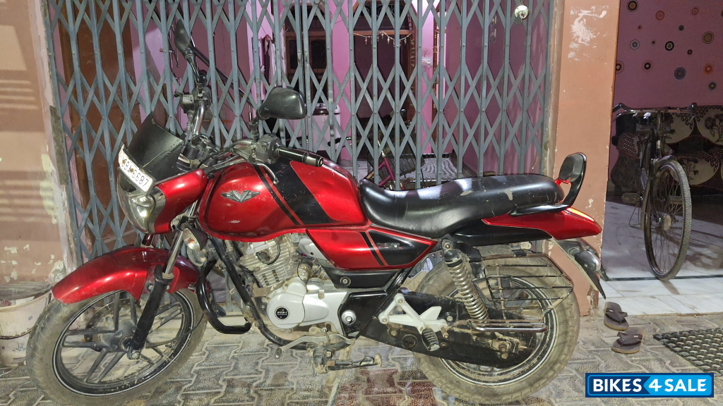 Red Bajaj V15