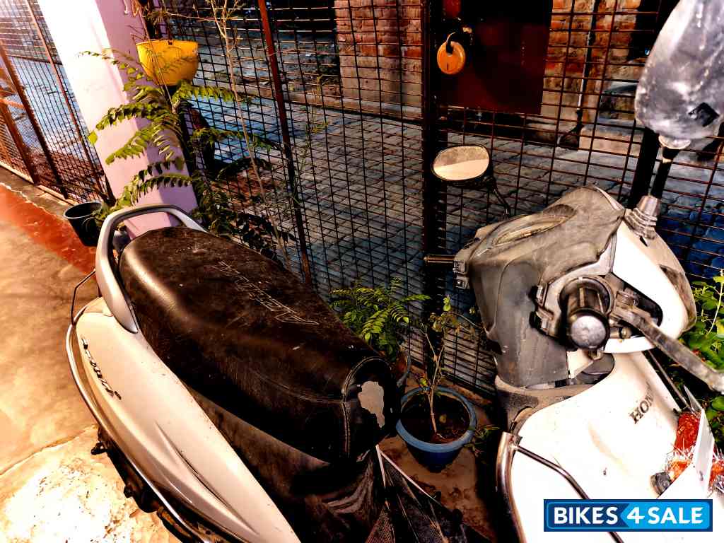 White Honda Activa 3G