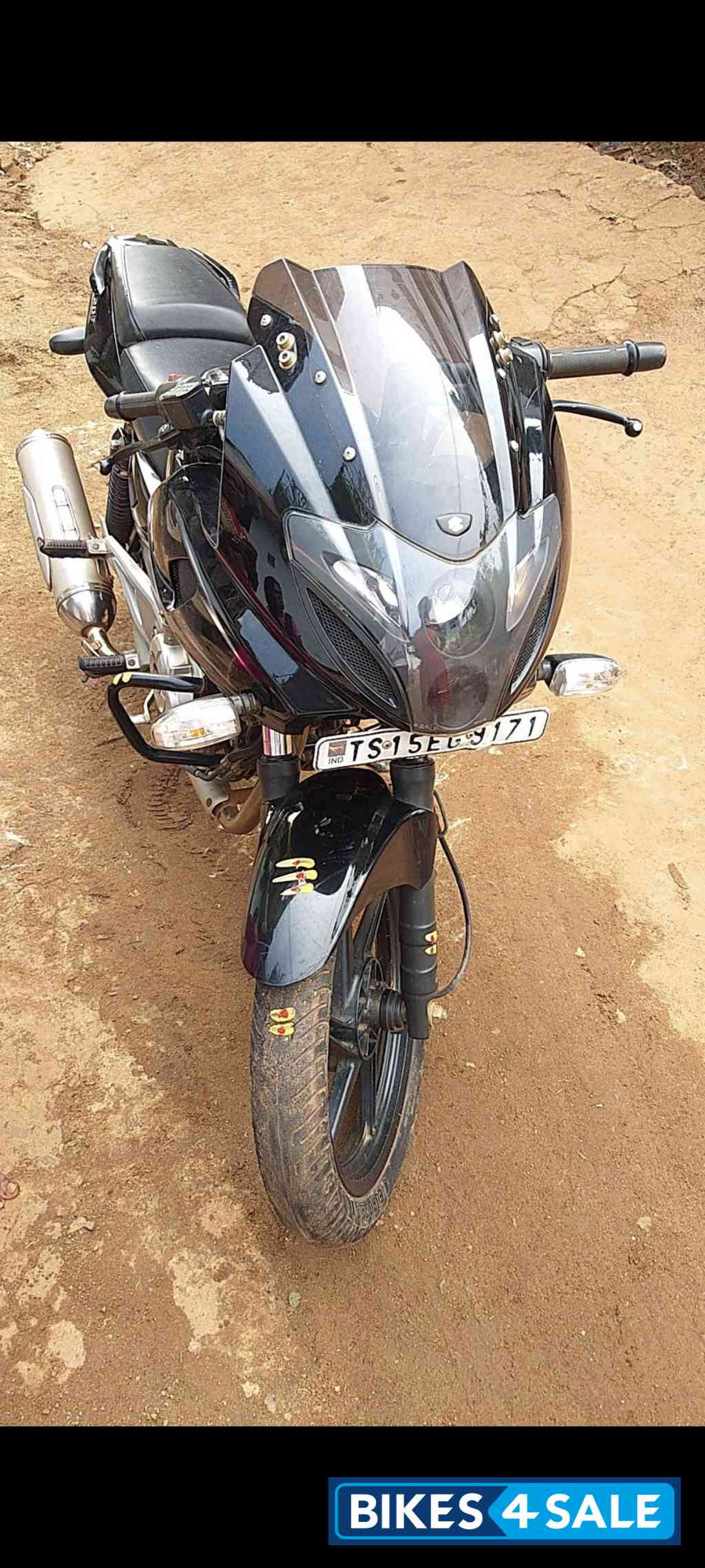 Black Bajaj Pulsar 220F