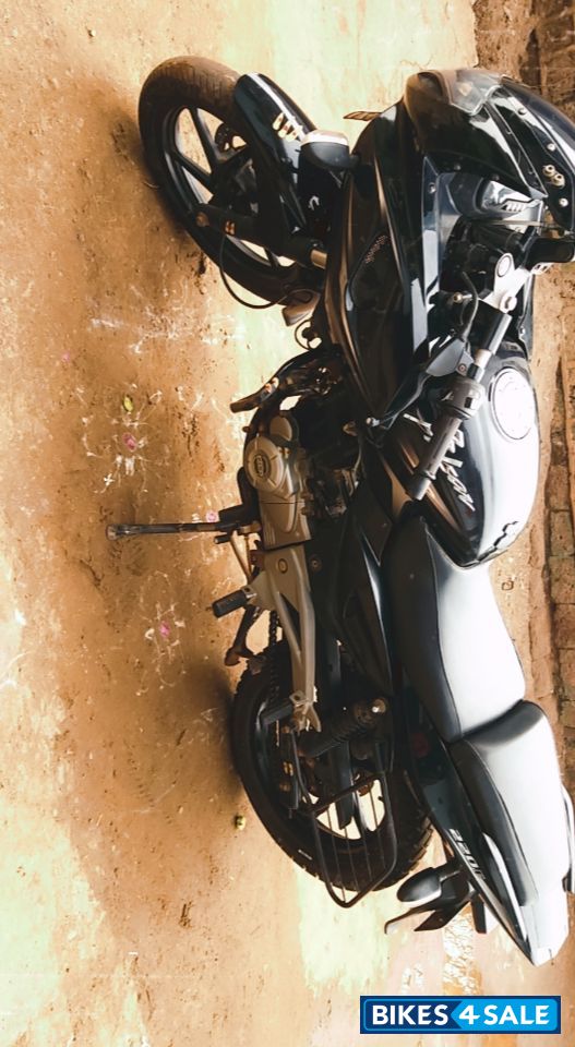 Black Bajaj Pulsar 220F