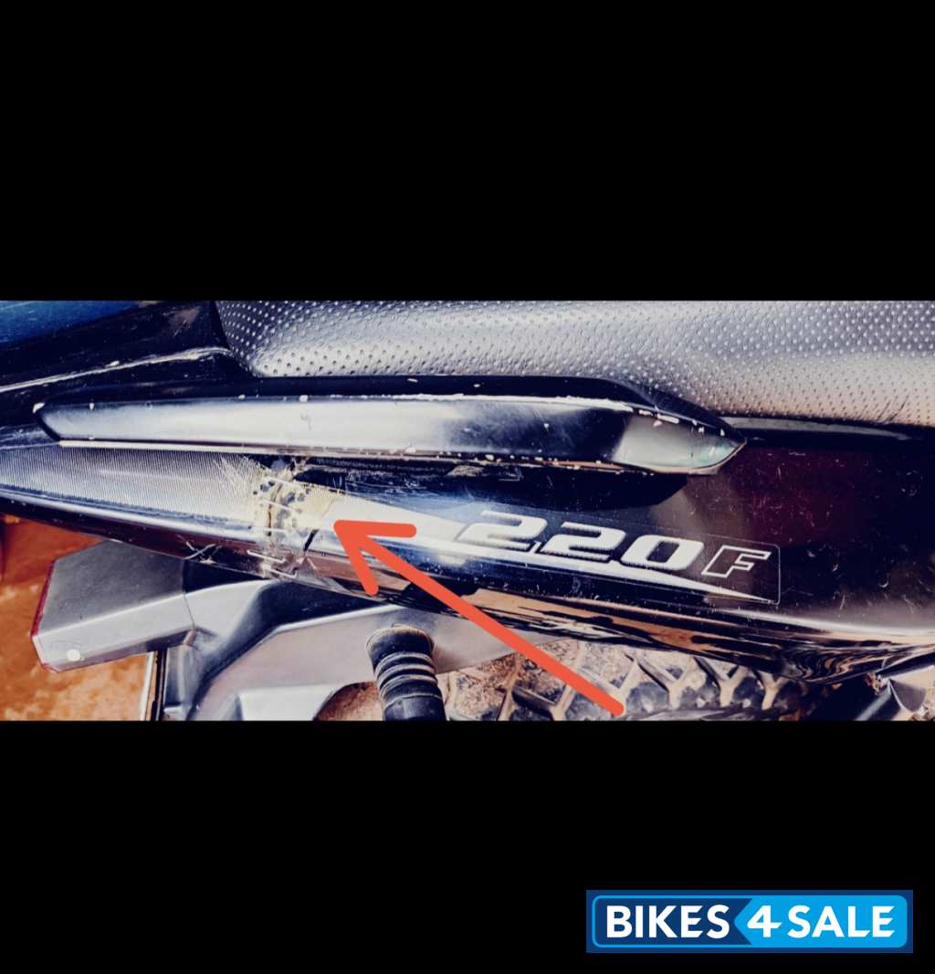 Black Bajaj Pulsar 220F