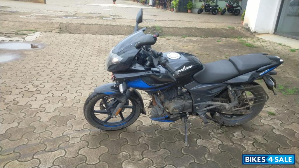 Bajaj Pulsar 220F BS6