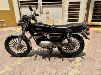 Black Yamaha RX 135