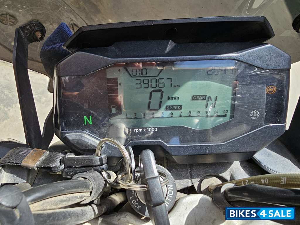 Cosmic Black BMW G 310 R